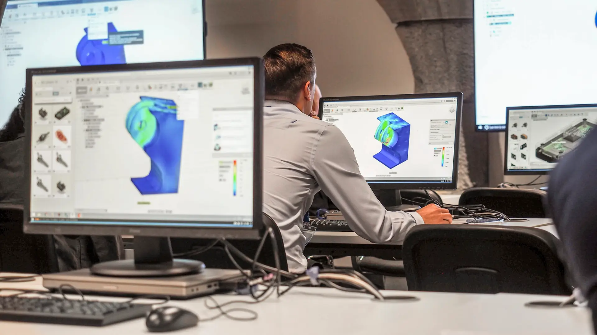 CAD training course instructor teaching AutoCAD
